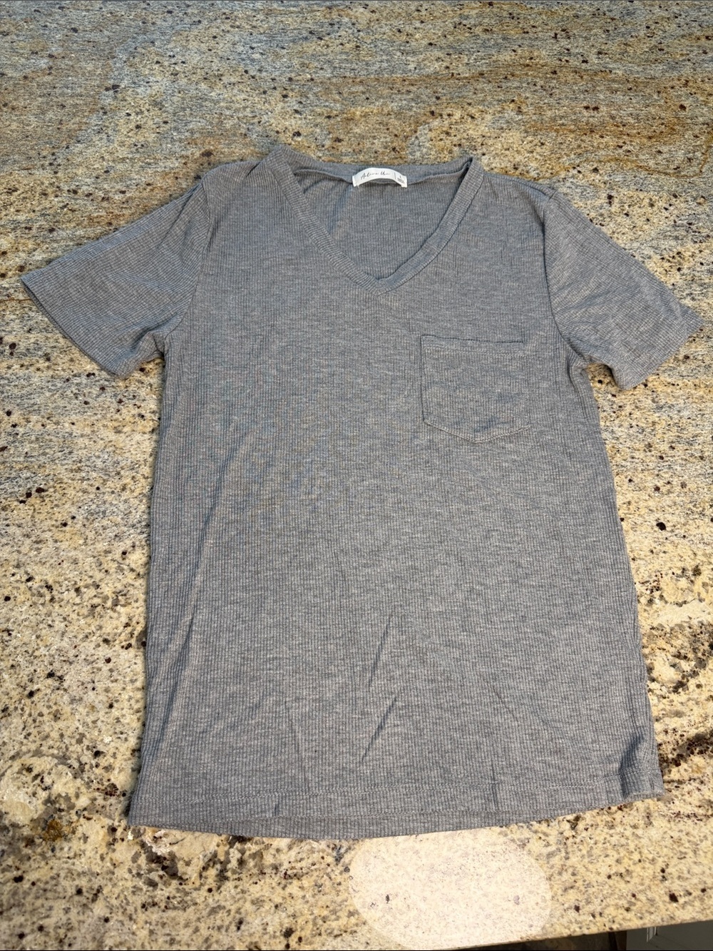 Women's Gray Short-Sleeve V-Neck Pocket Tee